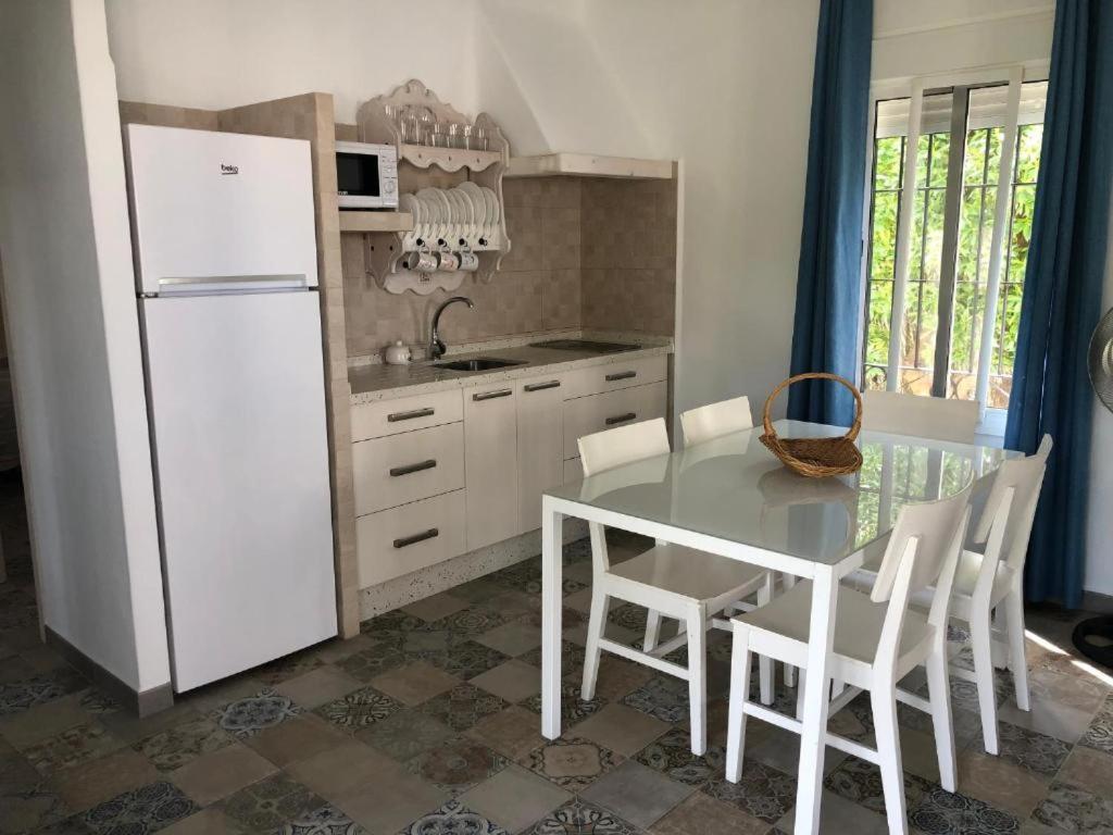 Apartamentos Cala Isabel Zahora Exteriér fotografie